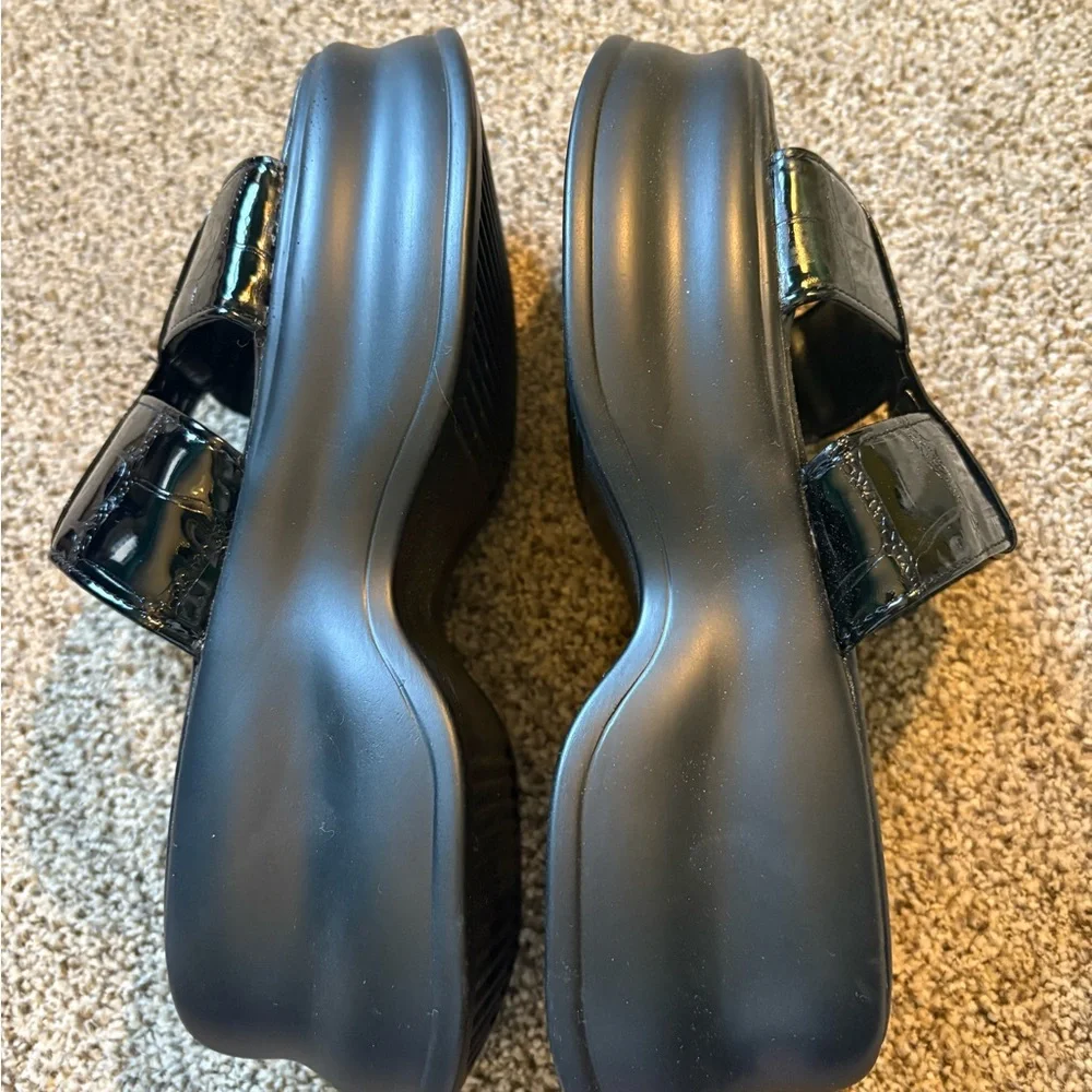 Faux crock black platform sandal wedges NWOT
